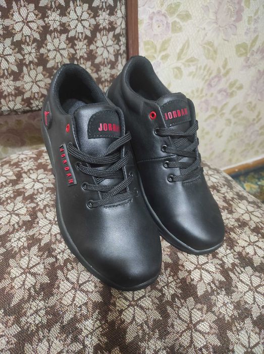 Чоловіче взуття ( черевики/лофери/туфлі/дитяча обув і т.д)