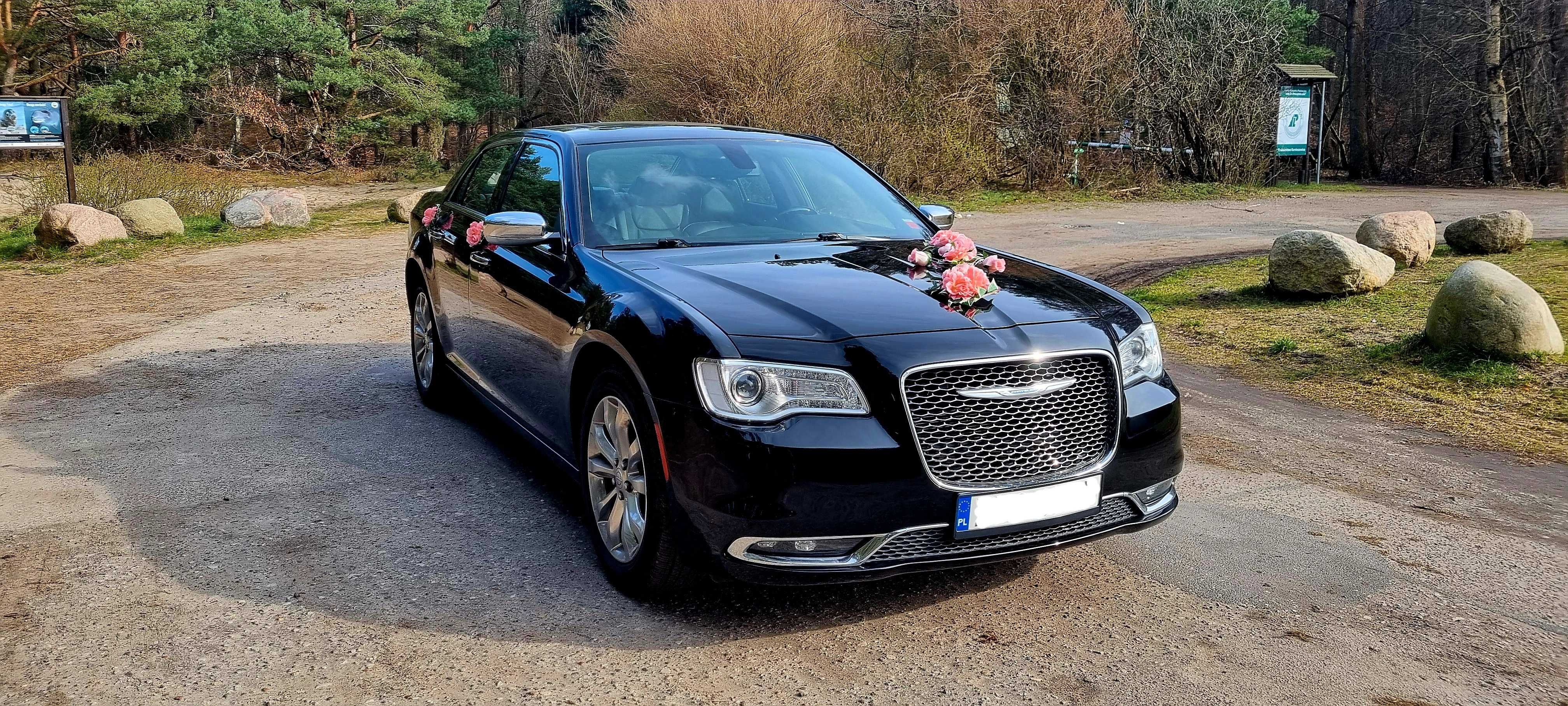 Komfortowe auto limuzyna do ślubu Chrysler 300