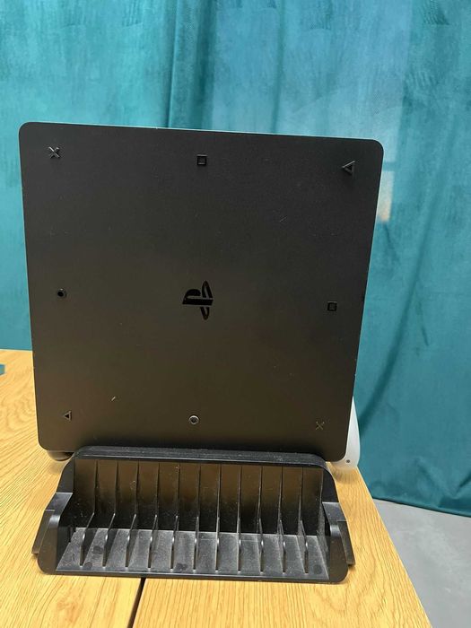 Playstation 4 com 2 comandos e suporte