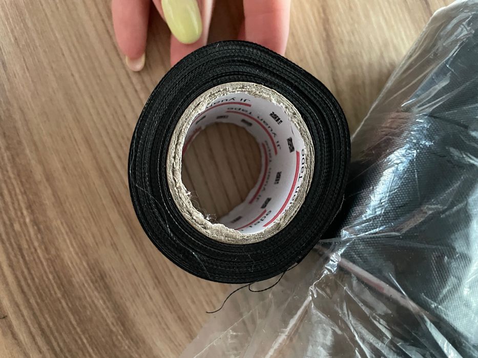 Taśma izolacyjna wodoodporna 5 cm x13 m kolor czarny zestaw 6 szt