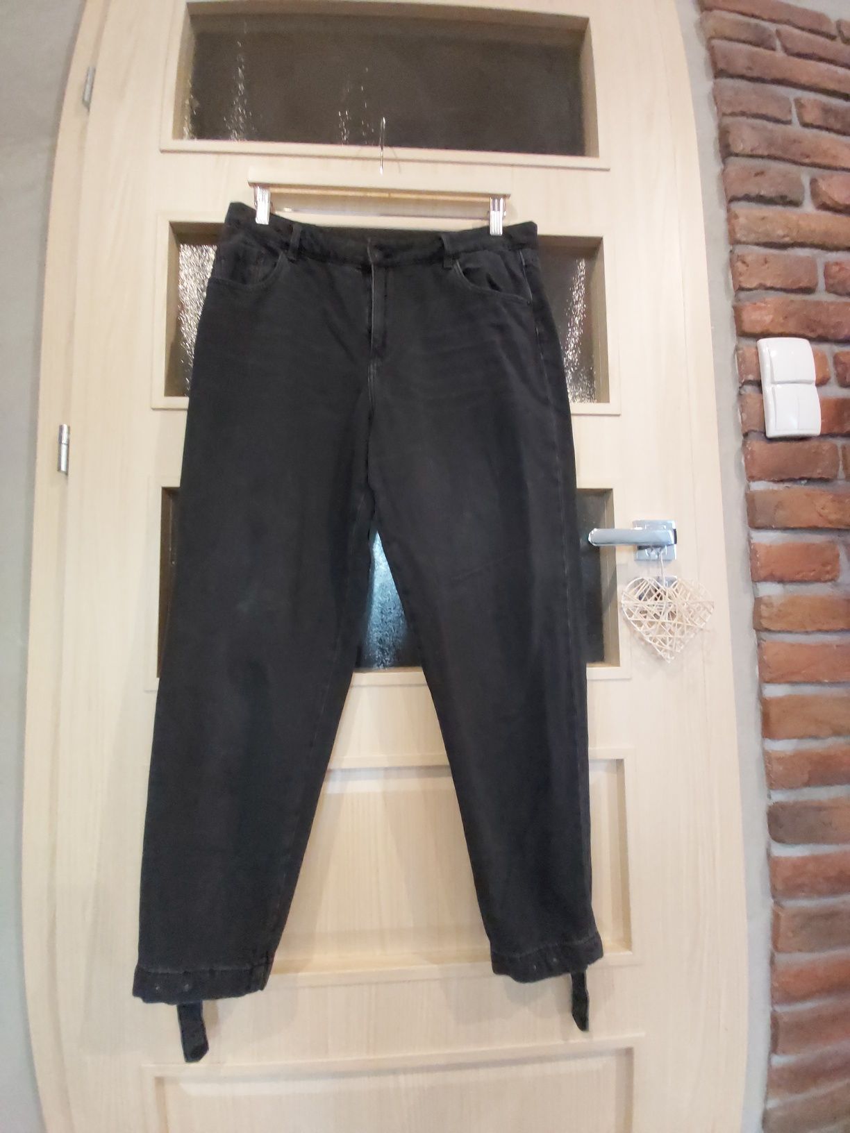Spodnie jeansowe Mohito 40