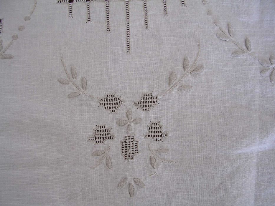 Stary obrus bawełniany haftowany