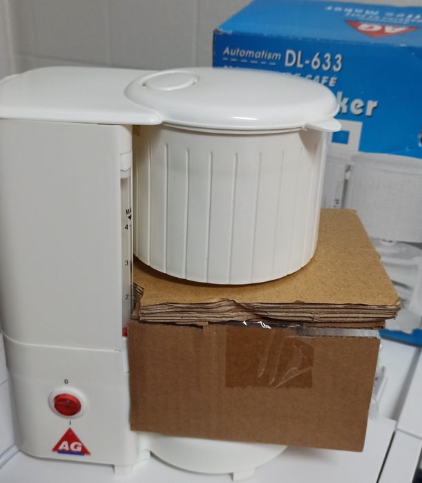 Máquina de café nova, nunca usada. Marca AG, 600W