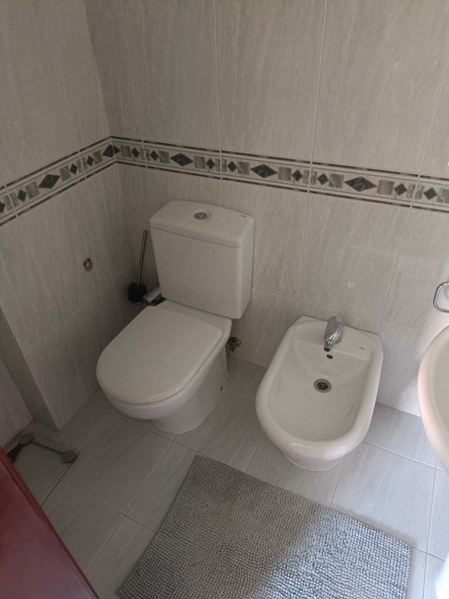 Quarto Para arrendar em rua Cooperativa Operária Amorense