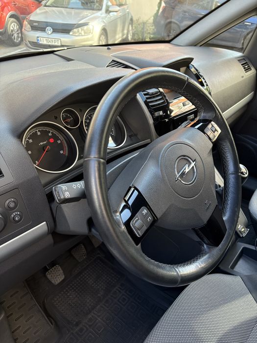 Продам Opel Zafira B