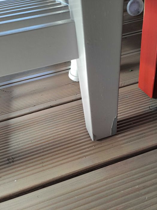 Szafka pod umywalkę GoodHome Perma 60 cm szara razem z umywalką.