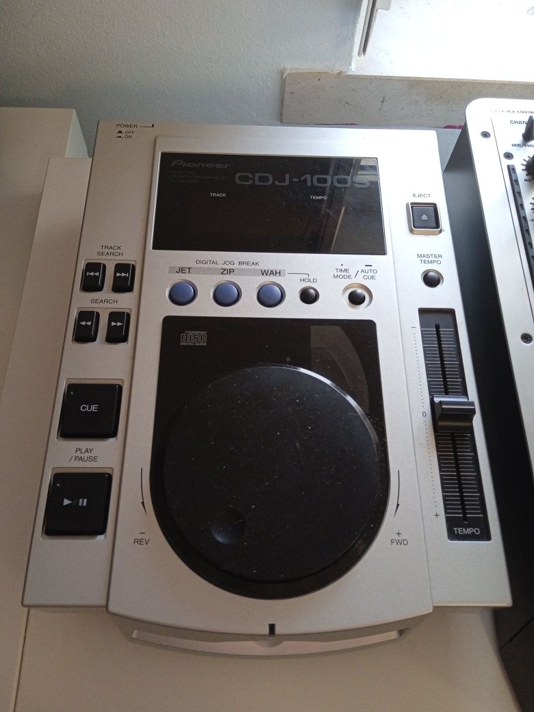 2 Pioneer CDJ100 + Mixer Behringer