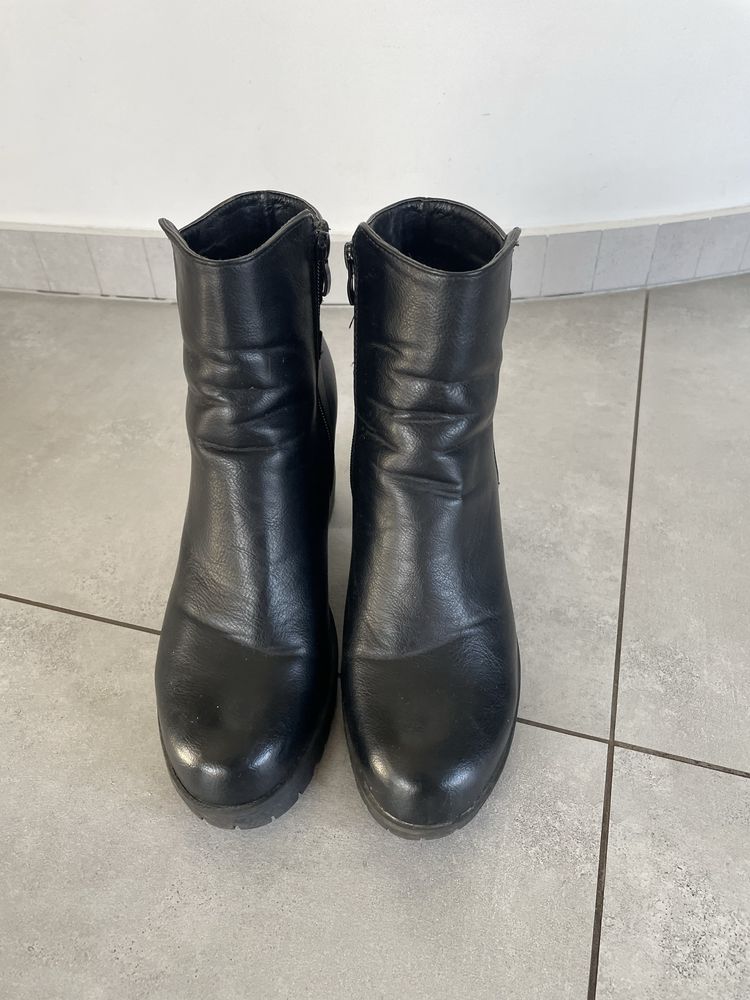 Buty botki na słupku roz . 41 + buty brązowe