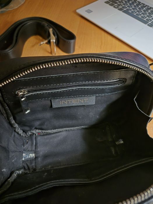 Продам кожаный дамский клатч.