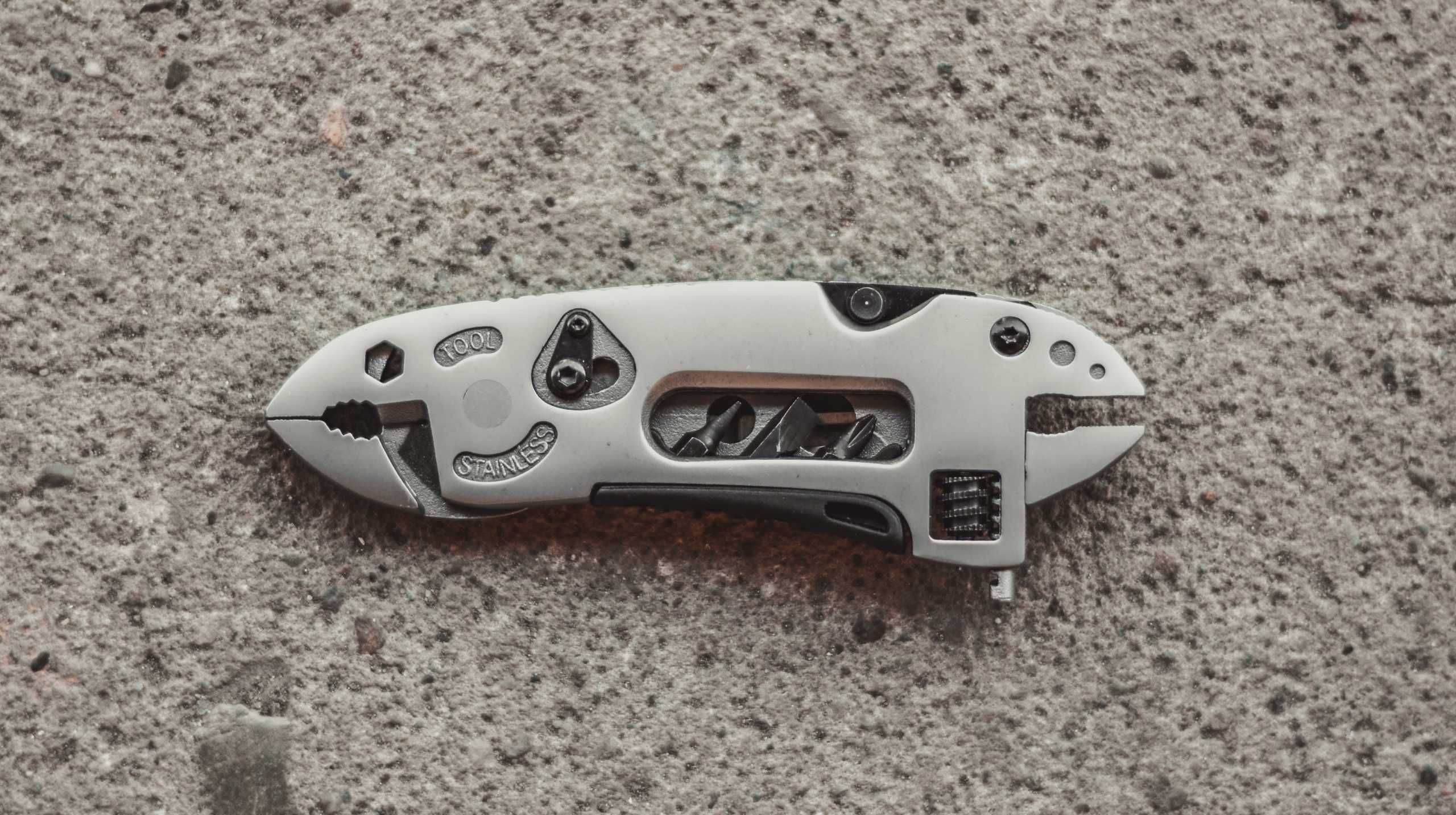 Multitool Nóż Szczypce Kombinerki Klucz Nastawny