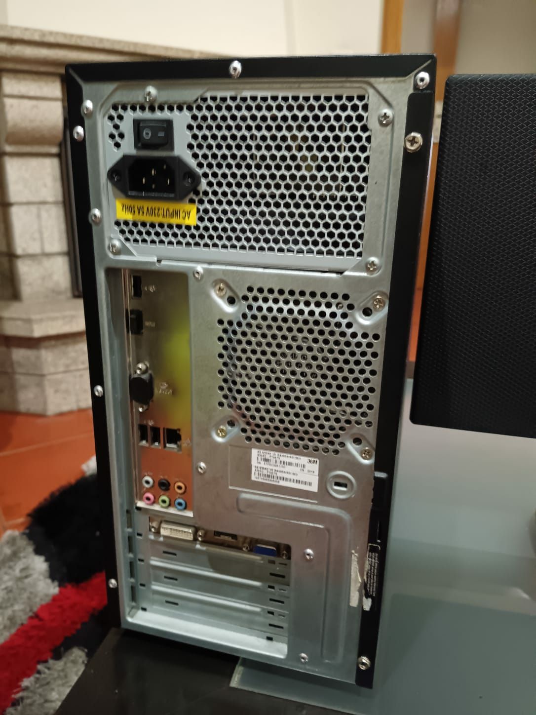 Monitor e torre asus