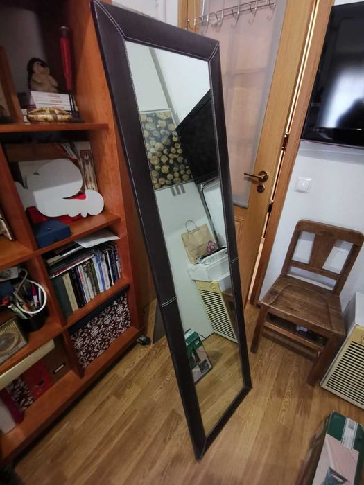 Espelho lindo de corpo inteiro, de parede ou de pé