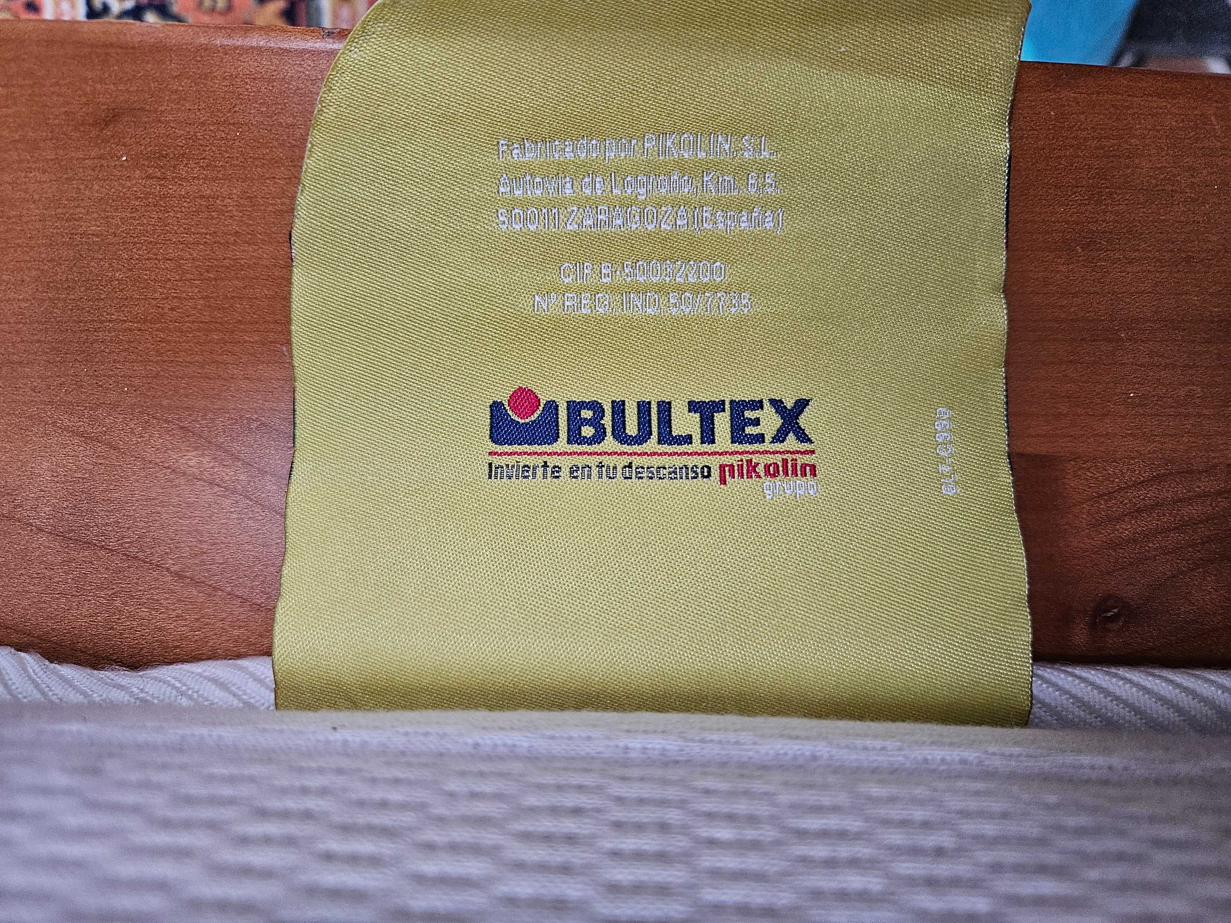 Cama com arrumação, estrado e colchão - Bom