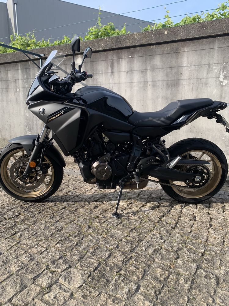 Tracer 7 2023 preta dourada