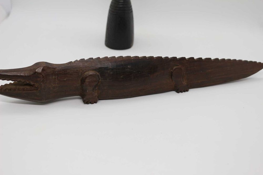 Artesanato Africano Busto Pau Preto e Crocodilo Pau Rosa