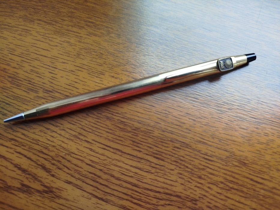 Ручка Cross Since 1846
з позолотою, вся інформація вказана в паспорті