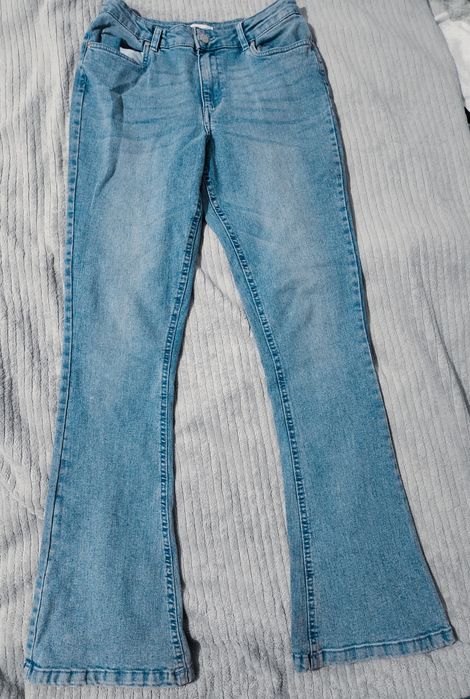 Джинси кльош відмінний стан на дівчинку зріст 164-167см