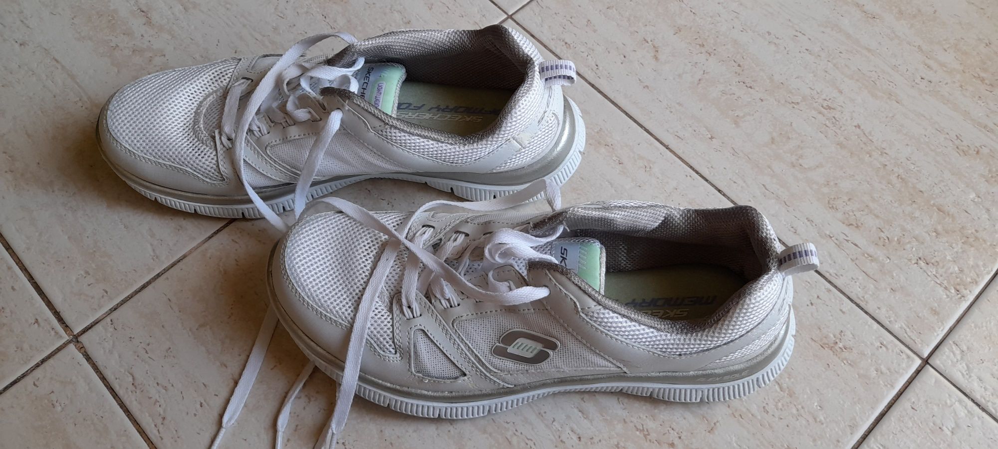 Sapatilhas Skechers brancas