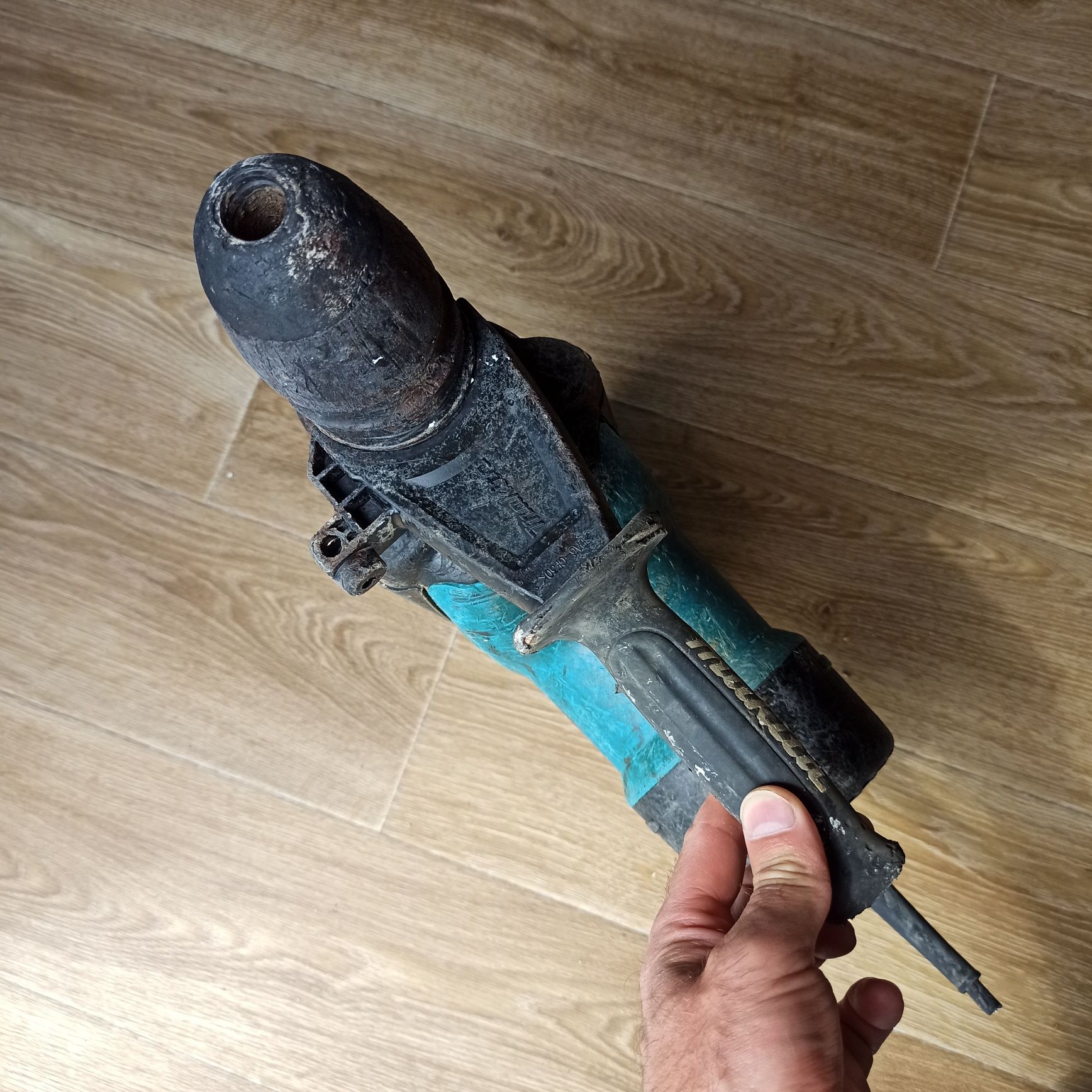 Młot udarowo obrotowy do kucia MAKITA HR4511C 9,4J 110V 1350W SDS-MAX