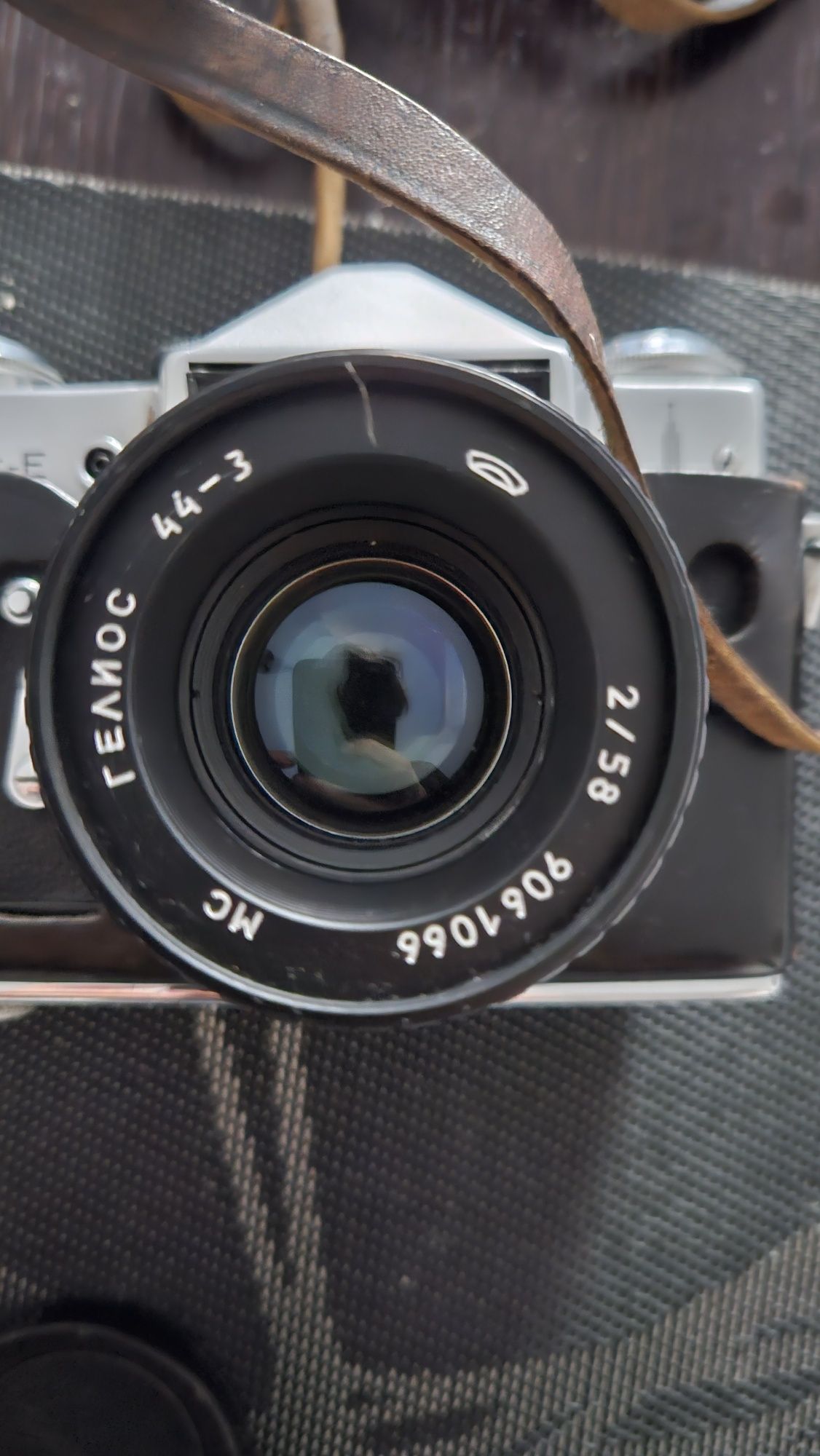 Zenit-E 80' Moskwa z obiektywem Helios 44-3 oraz z skórzaną torbą