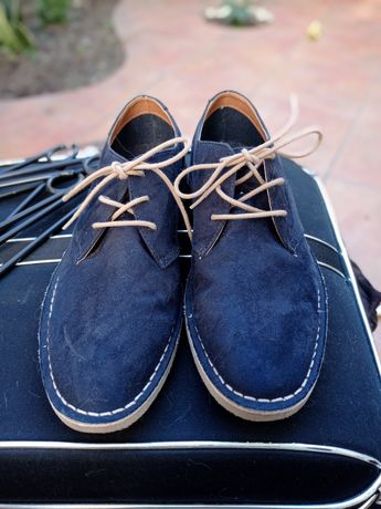 Sapatos azuis escuros de rapaz 40