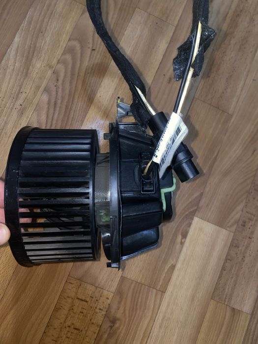 Моторчик вентилятор печки пічки Логан Logan Сандеро GMV BOSCH X90