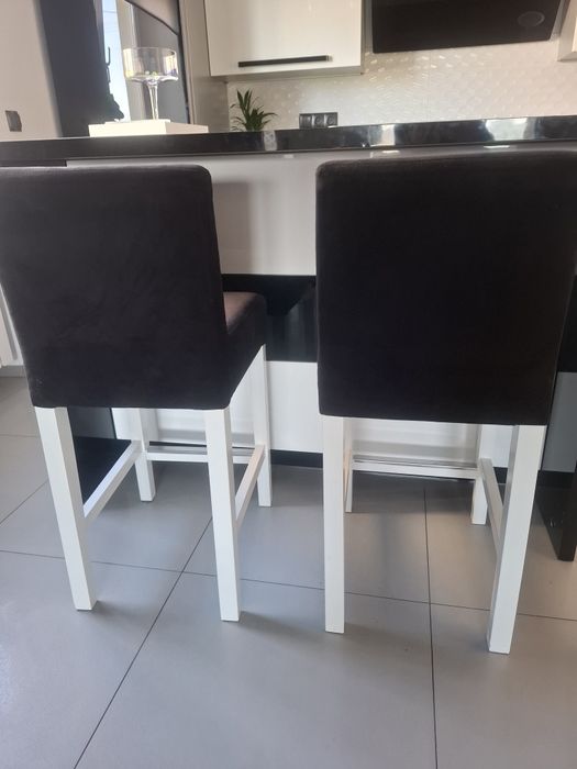 Krzesla hokery welurowe