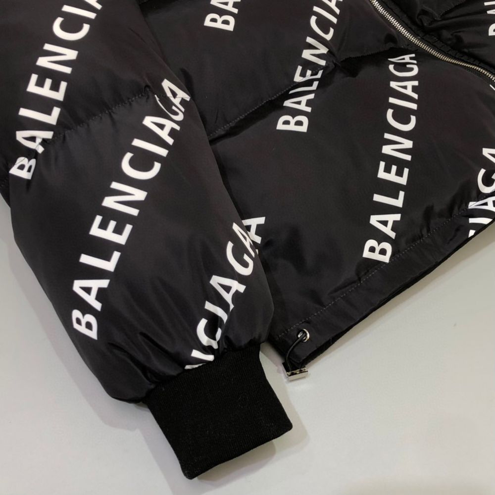 Quispo Balenciaga Reversivel Novo