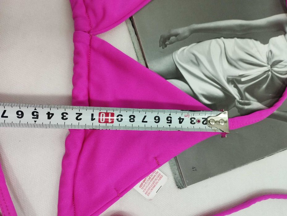 Купальник бикини малиновый на завязках
PrettyLittleThing