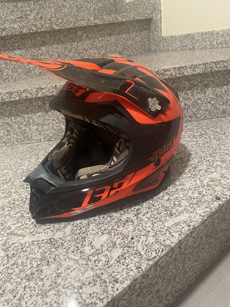 Vendo  conjunto Capacete Just1 e óculos Fox