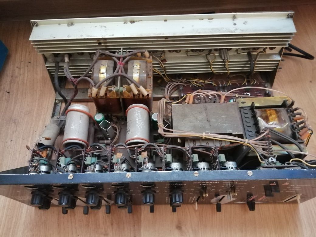 Wzmacniacz z mikserem 2 x 80 W