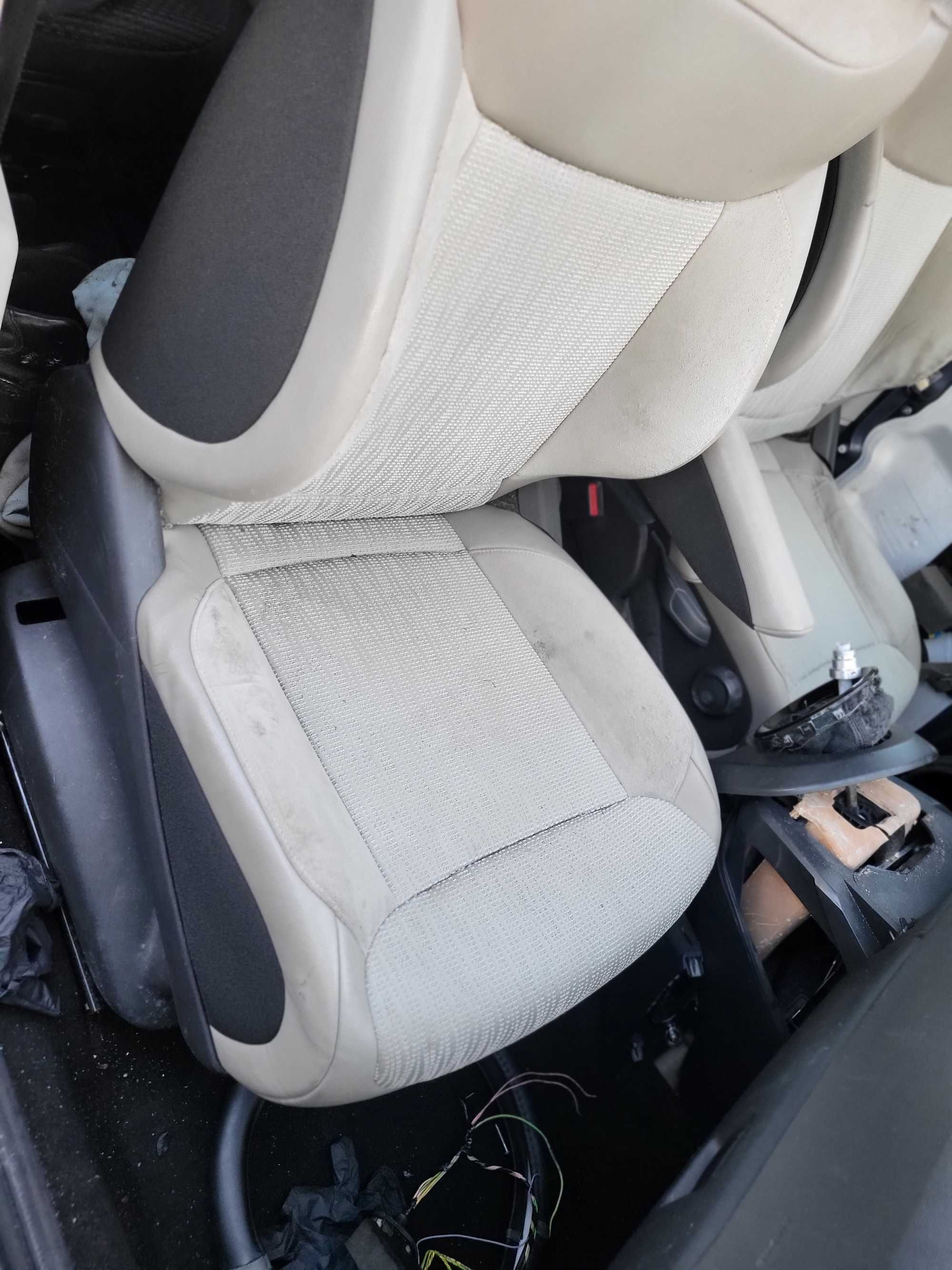 fotele siedzenia Citroen C4 Grand Picasso 2.0HDI KENC jasne półskóry