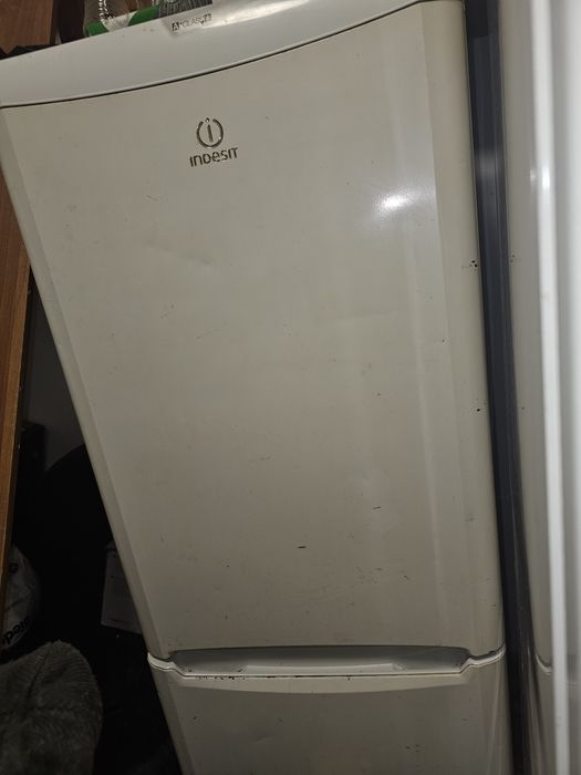 Sprzedam używaną lodówkę indesit