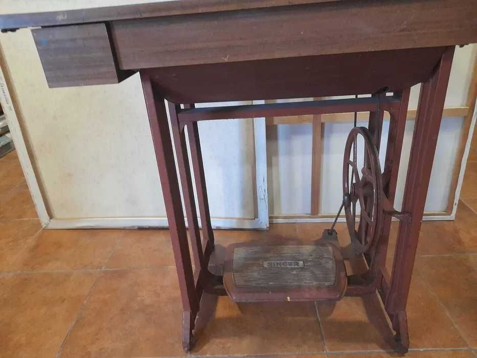 Maquina de costura Singer antiga