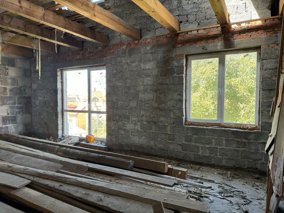 Продається дворівнева квартира