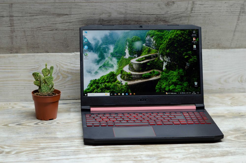 Acer NItro V AN515-54 i5-9300H/DDR4 16Gb/GTX1650 4Gb/SSD 240Gb+HDD 2Tb