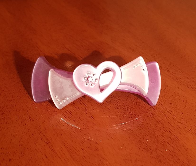 Перламутровая брошечка для девочки  6 см × 2,5 см