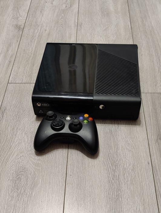 XBOX 360 E та 50 ігор в подарунок