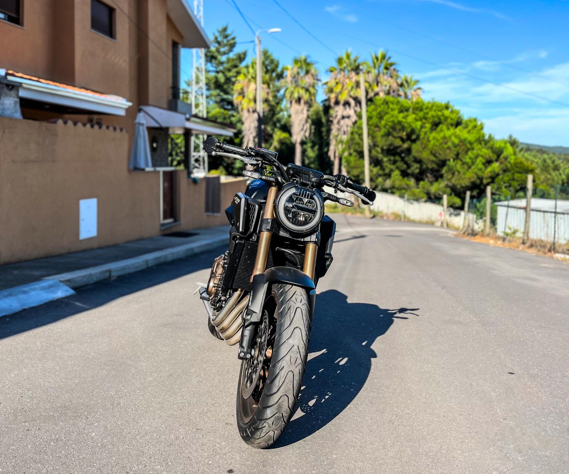 CB560R como NOVA