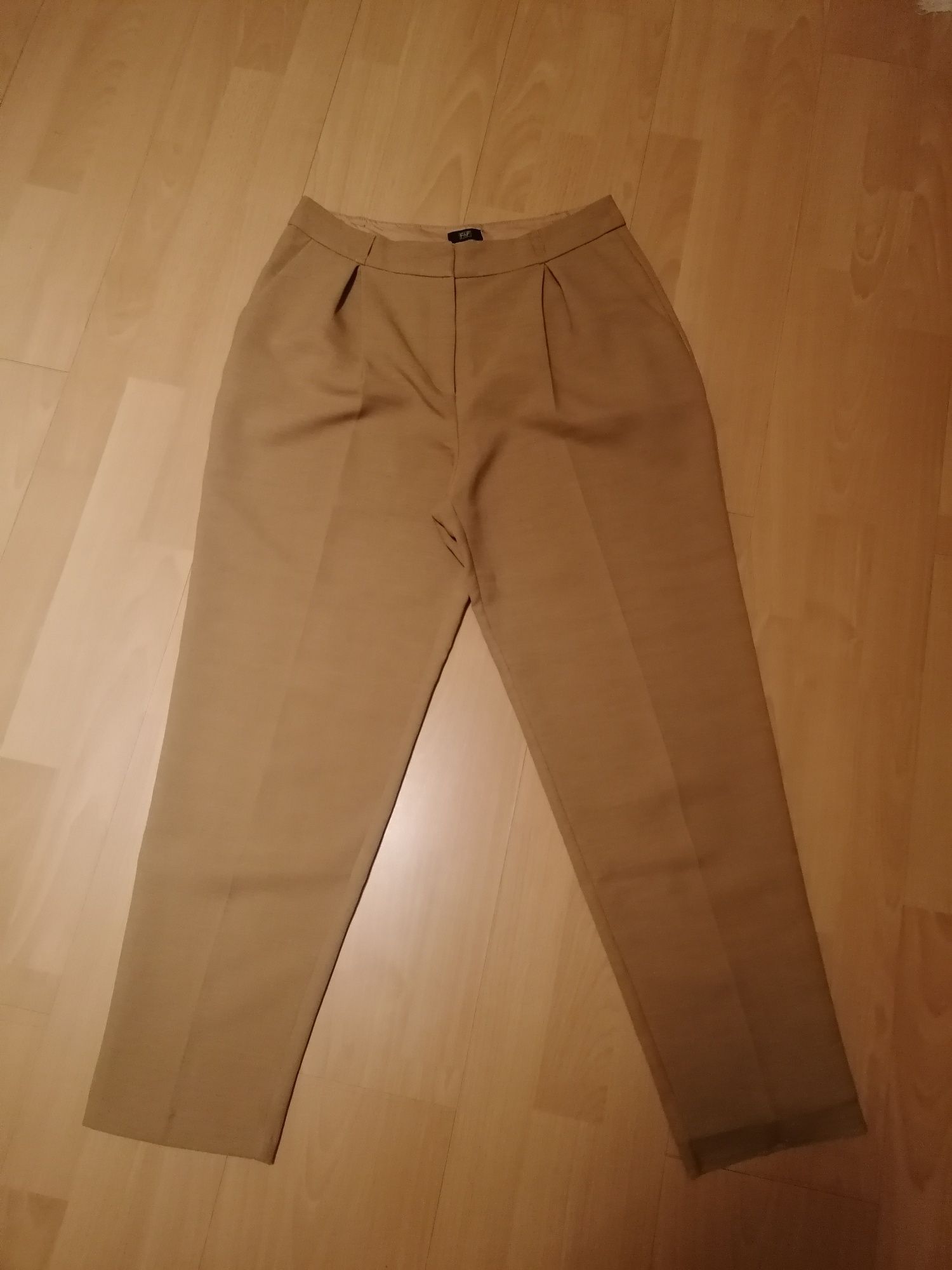 Karmelowe beżowe eleganckie spodnie na kant F&F 38