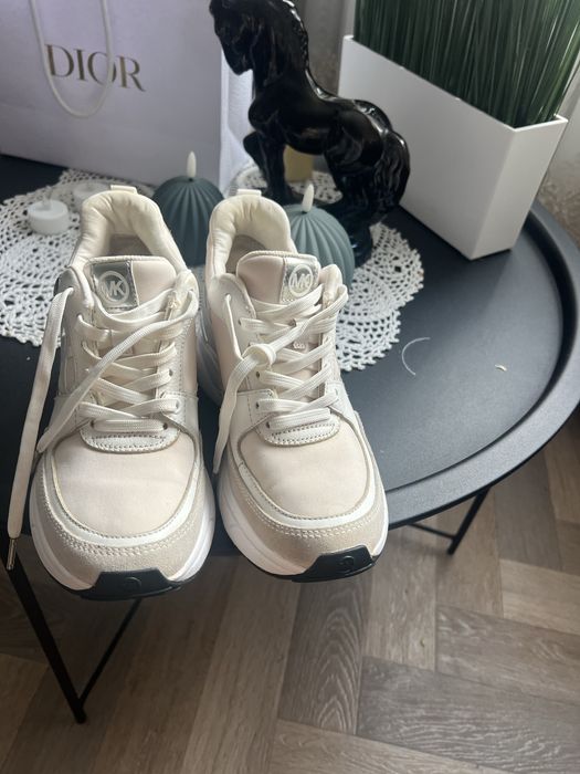 Продам Michael Kors