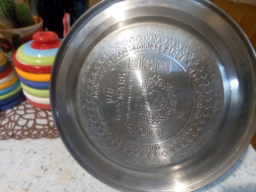 Кастрюли ,чайник протвни для кухни,