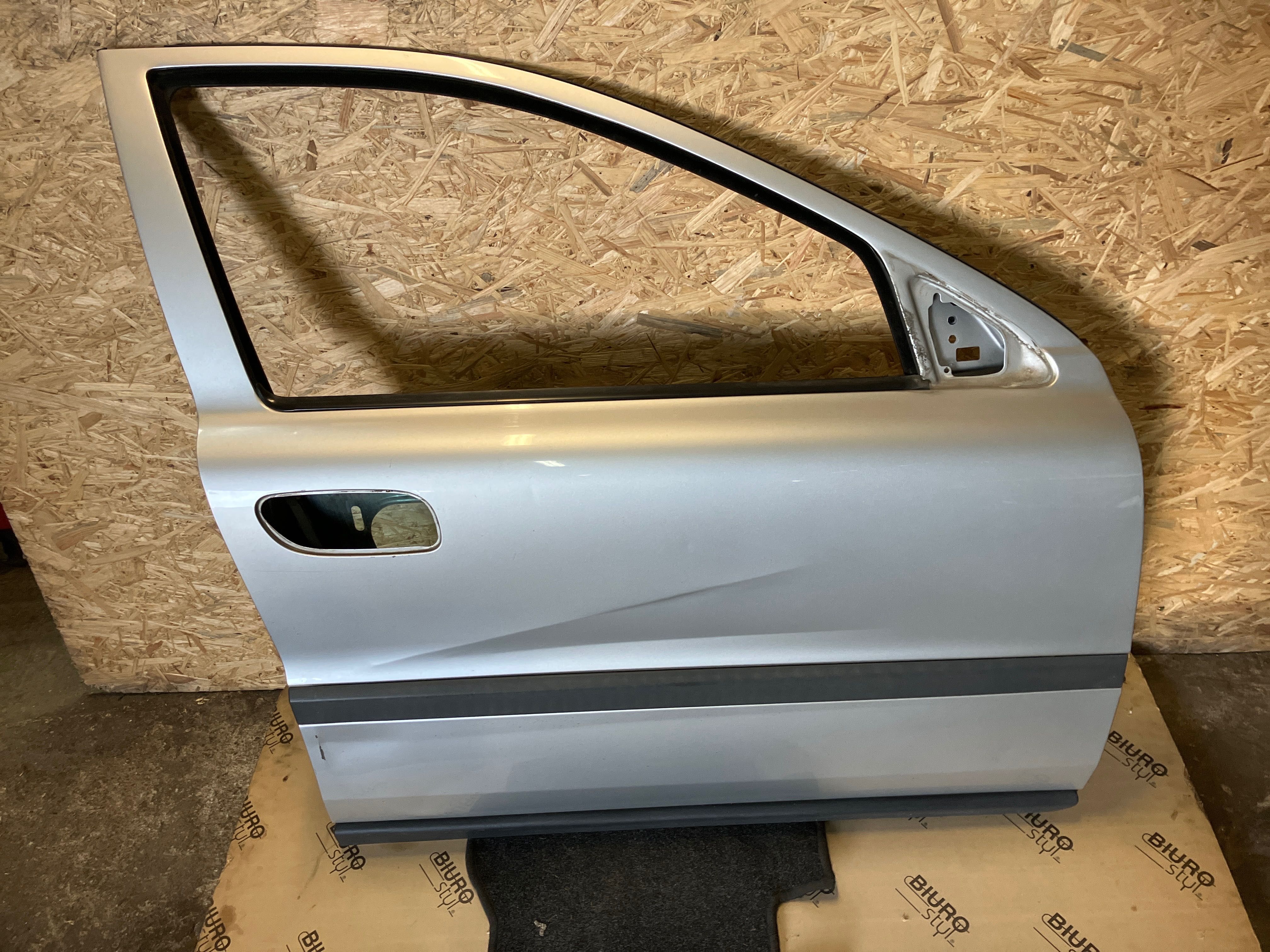 Volvo S60 - drzwi przód prawe gołe