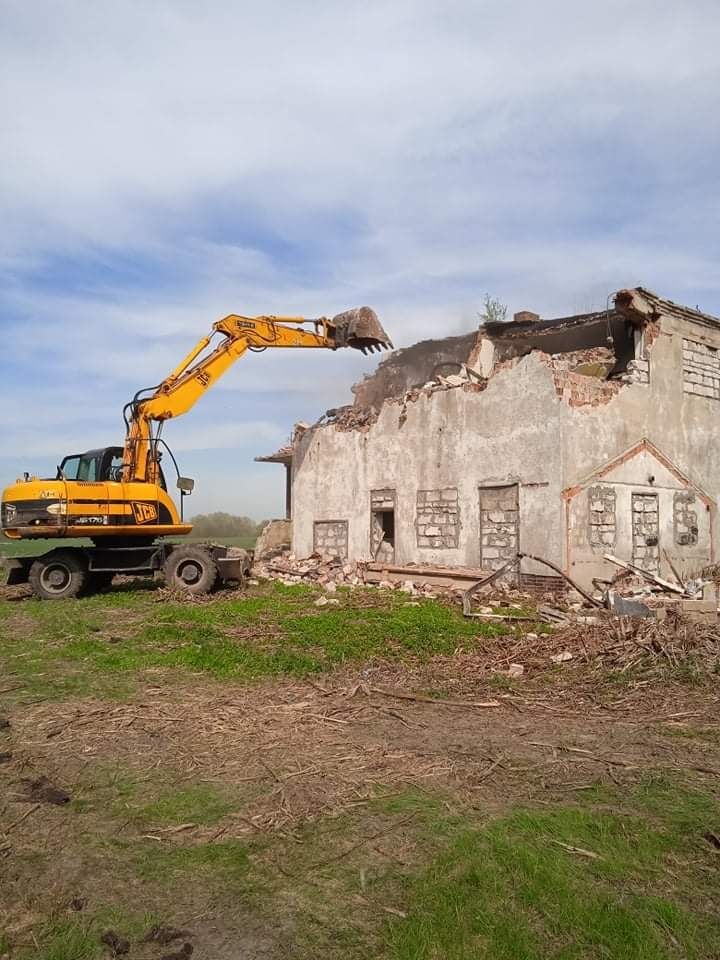 Rozbiórka rozbiórki budynków wyburzenia budynków wywóz gruzu
