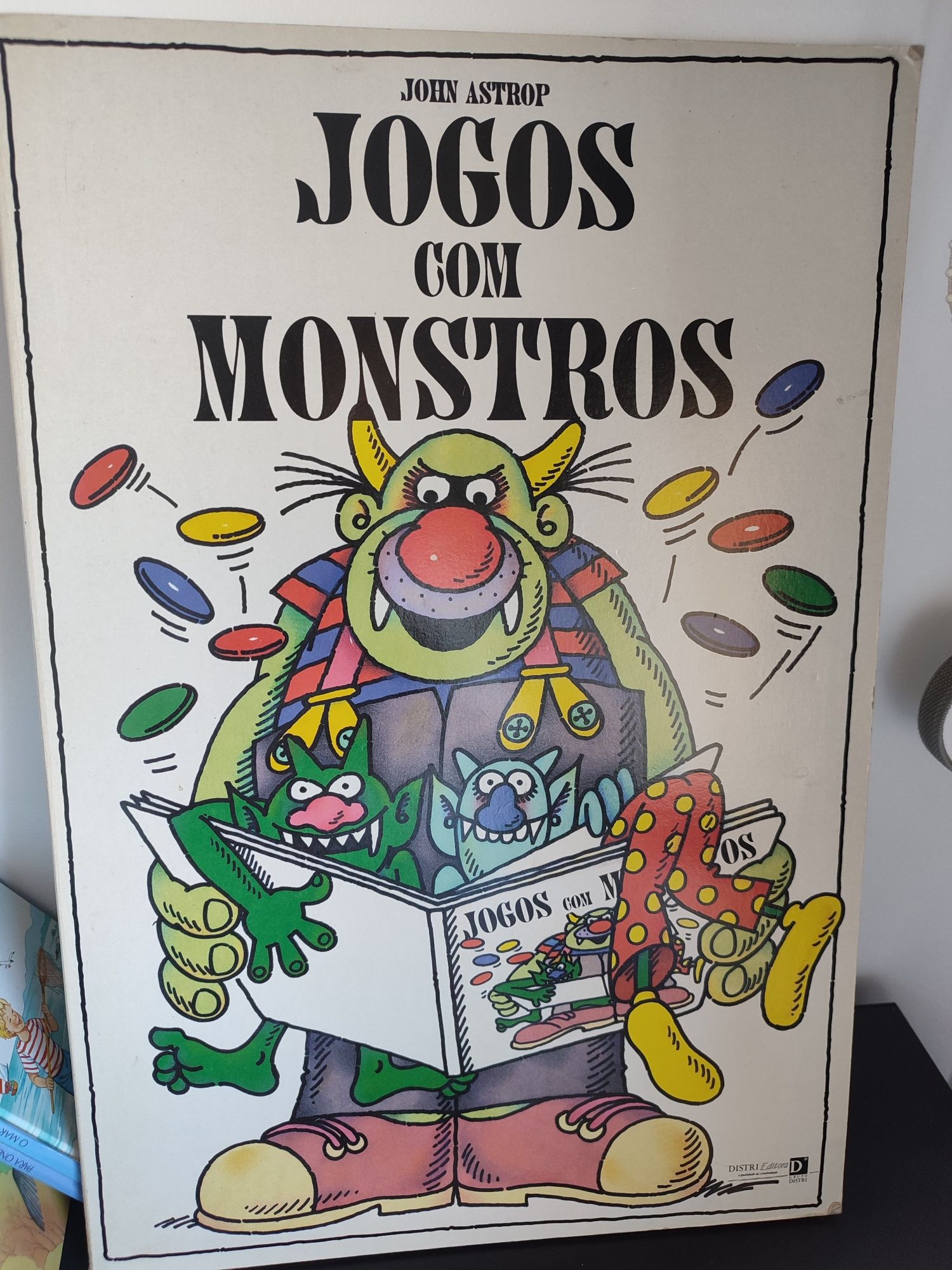 Livro de cartão com jogos