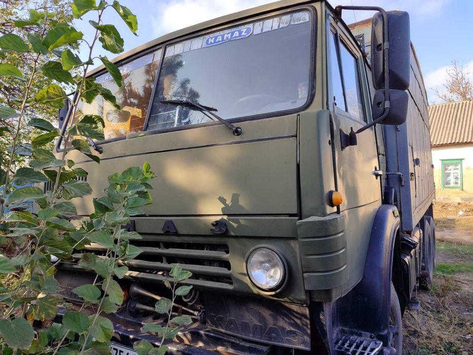 Камаз з причепом
