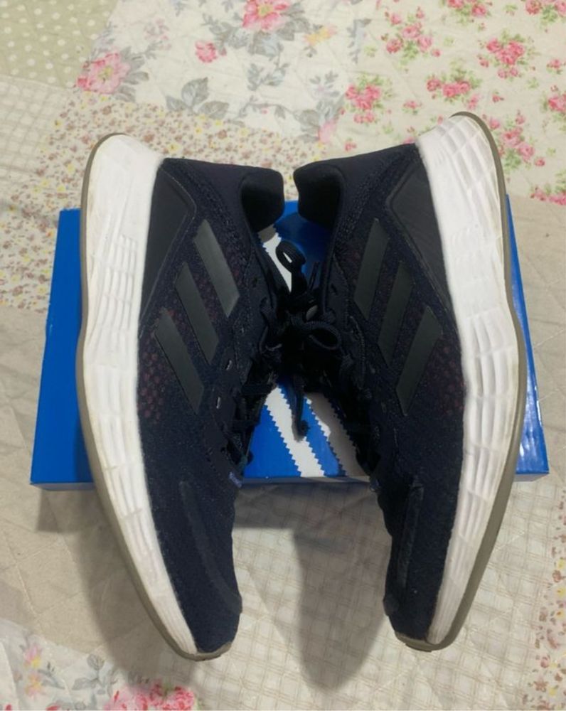 Sapatilhas marca adidas
