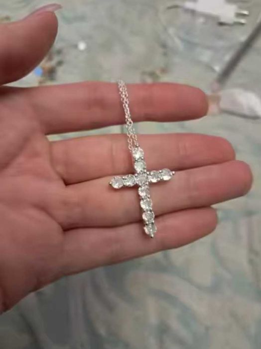 Срібна цепочка з хрестиком