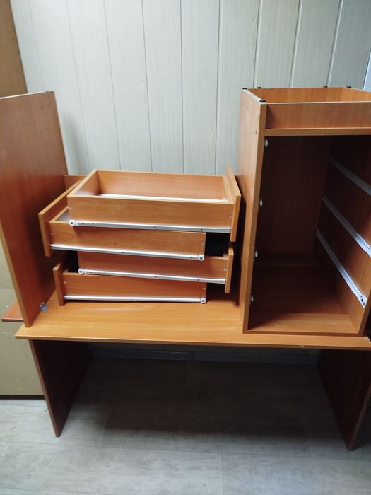 Письмовий стіл..