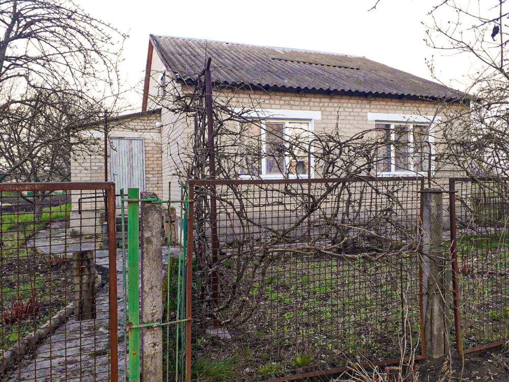Продам кирпичный дом 100 км от Киева